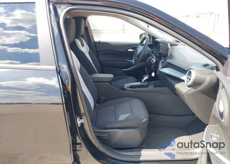 2025 Chevrolet Trax Fwd Ls z USA, uszkodzony, nr VIN KL77LFEP4SC052485